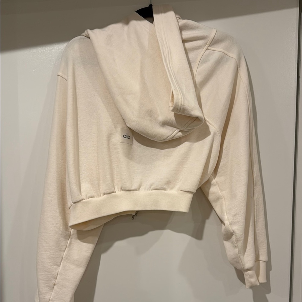 ALO Yoga Cream 3/4 Sleeve Boxy Crop Sweatshirt